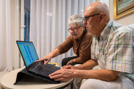 Seniors embracing digital tools for financial wellbeing