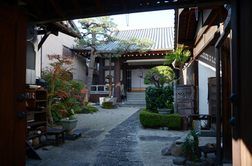 浄慶寺　山門から境内を望む　京都市中京区御幸町通竹屋町下る © ogurisu