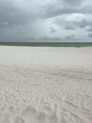 View of paradisiacal white beach of Destin, USA.
