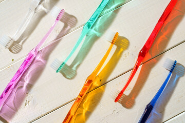 カラフルな歯ブラシ２