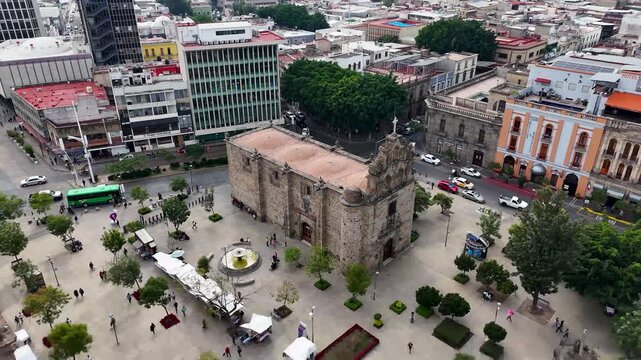 templos en plaza de Guadalajara