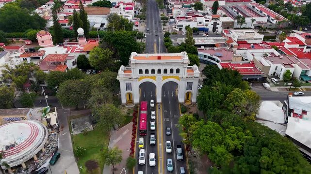 arcos Vallarta avenida en Guadalajara