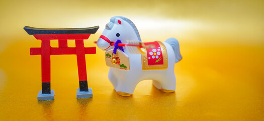 午の守り馬と鳥居