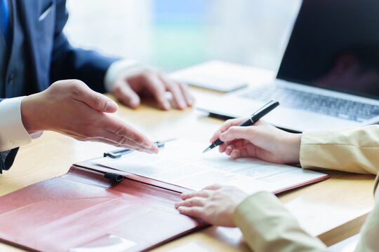 契約書　申込書　書類　サイン　署名