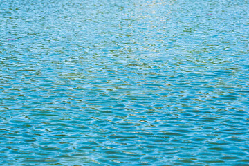 秋風が湖面に模様を作る02