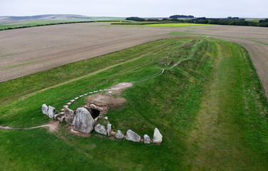 West Kennet long barrow, Avebury, England. Prehistoric Neolithic chambered burial site. Barrow mound 104m long 25m wide. Looking S.W. aka West Kennett