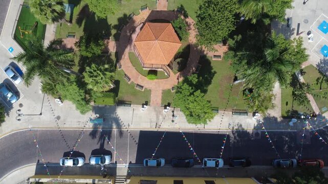 M&eacute;rida, Yucat&aacute;n; December 09 2025: 4K top-down aerial view of the central park showing its symmetrical gazebo, circular paths, and green areas in a geometric layout.