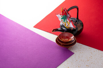 お屠蘇と和風の敷物のイメージ　