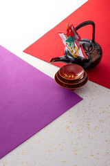 お屠蘇と和風の敷物のイメージ　