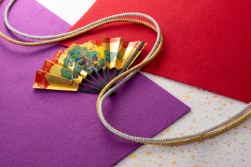 組紐と扇と和風の敷物のイメージ