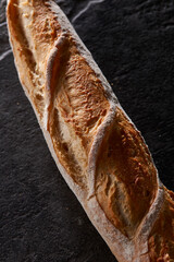 Golden Brown French Baguette on Dark Stone Background
어두운 돌 배경 위 황금빛 갈색 프랑스 바게트