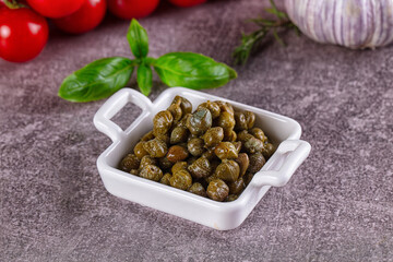 Canned marinated capers buds heap
