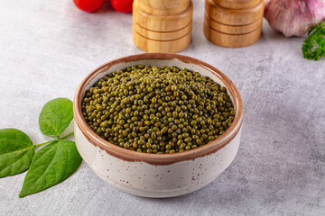 Raw dry green mash bean