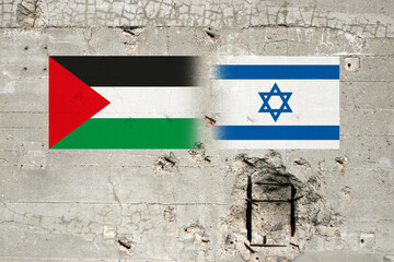israelische und pal&auml;stinensische flagge an einer betonwand voller einschussl&ouml;cher