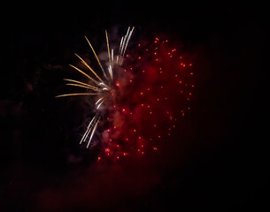 Feu d&rsquo;artifice, Fireworks, Pyrotechnie, Pyrotechnics, Explosion, Burst,&Eacute;clats, Sparkles, Scintillement, Light trails, Longue exposition,Long exposure, Ciel nocturne, Night sky,Spectacle, Show,Festivit
