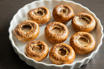 Raw Button Mushrooms in Tray – Ready to Bake