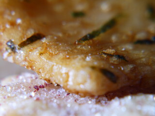 日本でよく食べられている、和菓子（煎餅）のズームアップ