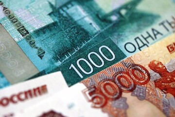 Obraz premium Russian ruble money bills banknotes lies in big pile on table close up. Concept of finances and business in Russian Federation