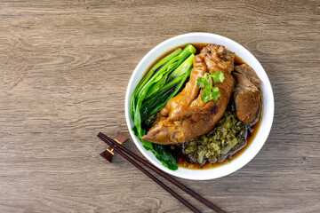 Halogen pig's feet set out to eat