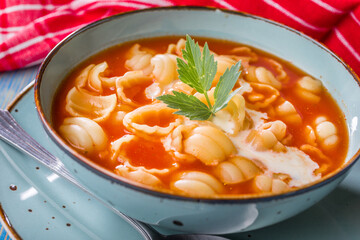 Fresh tomato soup with conchigliette.