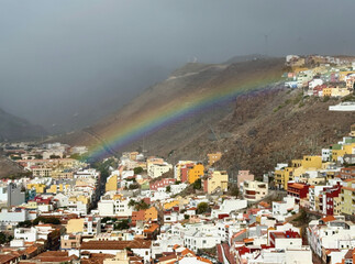 Naklejka premium Regenbogen über San Sebastian auf La Gomera