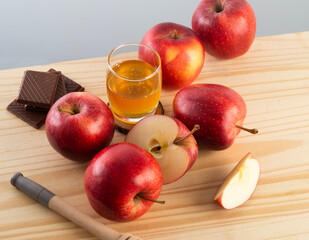 Pommes au miel avec en accompagnement du chocolat