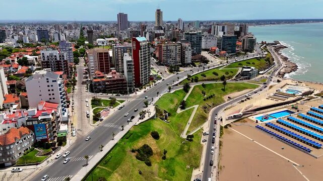 Edificios y playas  viajando por Argentina  mar del plata