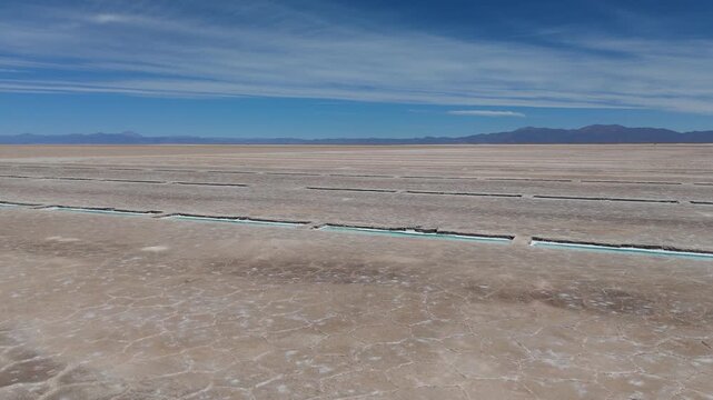 Vista a&eacute;rea con drone de las "Salinas Grandes" en la provincia de Jujuy, Argentina.