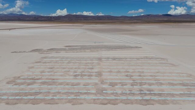 Vista a&eacute;rea con drone de las "Salinas Grandes" en la provincia de Jujuy, Argentina.