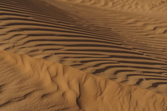 dune de sable en gros plan, ondulation &agrave; la surface
