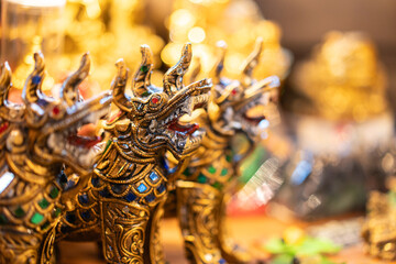 アジアンオールドバザールの黄金装飾像