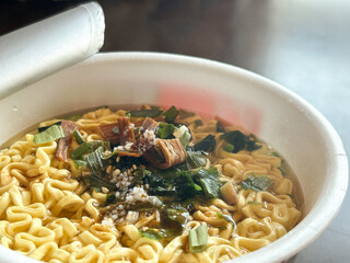 平打ち麺のインスタントラーメン	