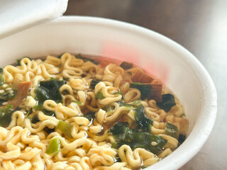平打ち麺のインスタントラーメン