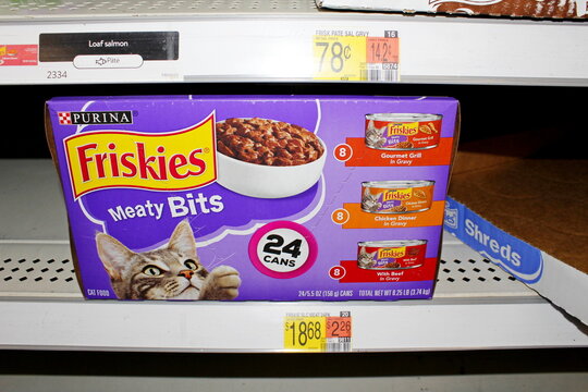 FRISKIES Meaty Bites box closeup shelf 