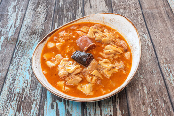 Freshly cooked Asturian fabada, where the chorizo ​​and blood sausage have been sliced ​​thickly and are served mixed with the beans.