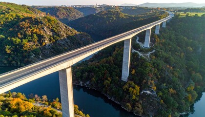 Obraz premium Long bridge over river valley