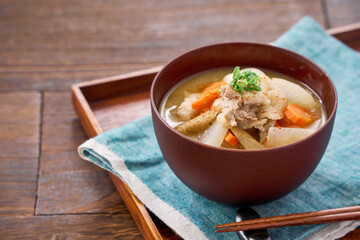 豚汁（豚肉と根菜の具だくさん味噌汁）