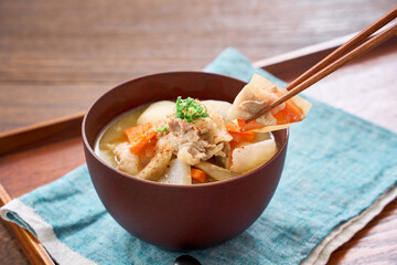 豚汁（豚肉と根菜の具だくさん味噌汁）