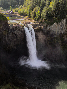 Snoqualmie falls in summer 