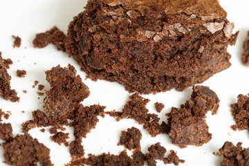Brownie from above with crumbs