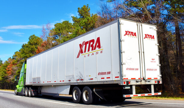 XTRA Lease Semi-Trailer, Interstate 95 in Virginia, USA