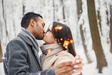Focus on a sparkle in a hand's of romantic couple who kissing