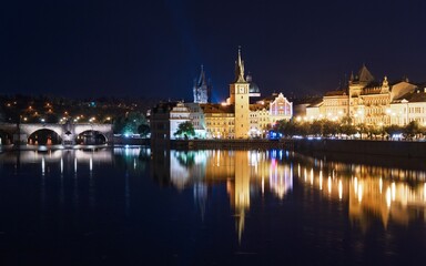 Fototapeta premium Explore the enchanting Prague, Czechia, at night. This stunning image features the illuminated skyline, iconic Charles Bridge, and the Vltava River, capturing the city s magic.