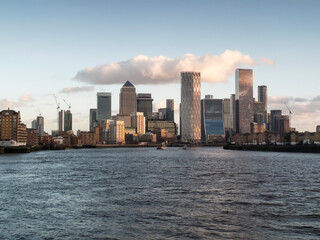 Naklejka premium Canary wharf london skyline panorama across river thames