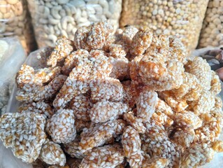 dried dates on the market