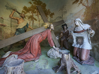 Kreuzigungsgruppe in einer Kapelle