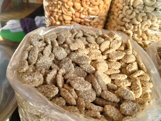 mixed nuts and dried fruits