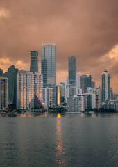 Obraz premium miami Sunset City Skyline with Reflections on the Water