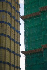 香港高層ビルと足場