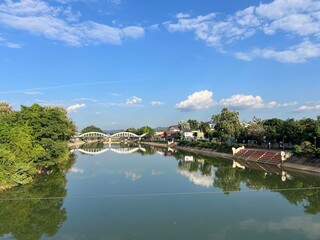 Obraz premium Ratsada Phisek Bridge over the Wang river